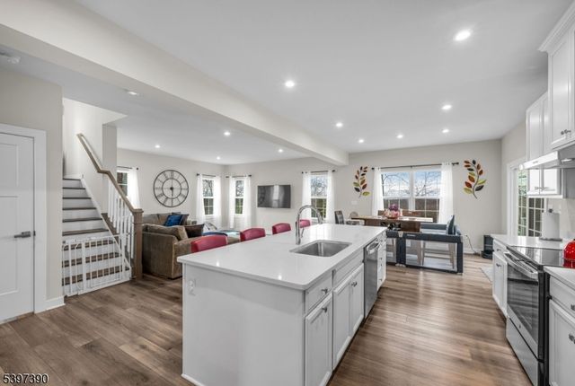 16 Esposito Ln, Roxbury Twp., NJ 07850