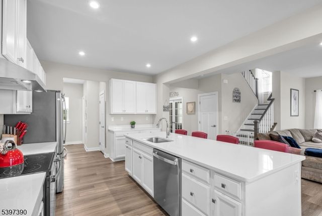 16 Esposito Ln, Roxbury Twp., NJ 07850