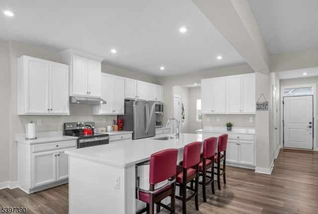 16 Esposito Ln, Roxbury Twp., NJ 07850