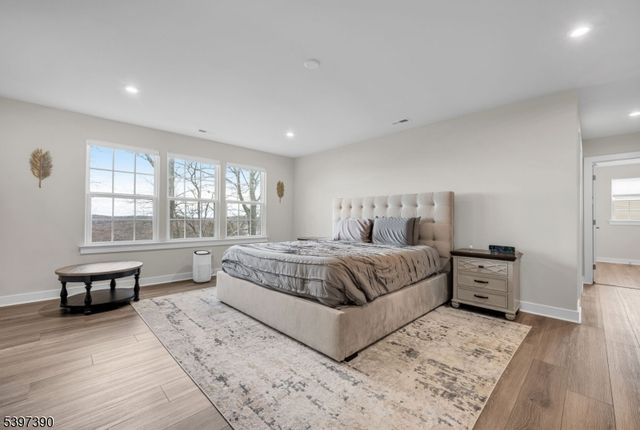 16 Esposito Ln, Roxbury Twp., NJ 07850