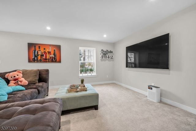 16 Esposito Ln, Roxbury Twp., NJ 07850