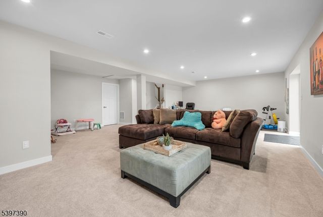 16 Esposito Ln, Roxbury Twp., NJ 07850