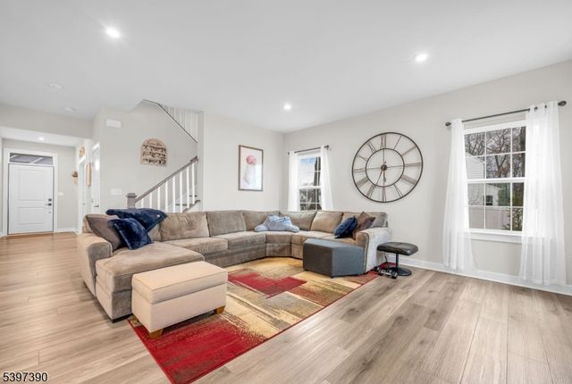 16 Esposito Ln, Roxbury Twp., NJ 07850