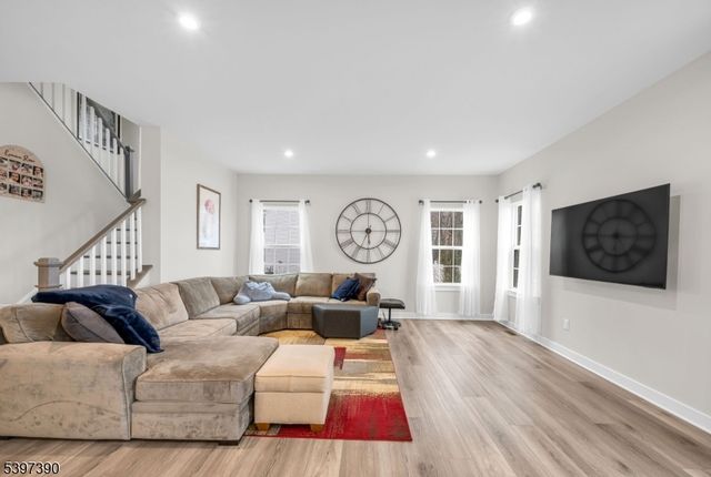 16 Esposito Ln, Roxbury Twp., NJ 07850