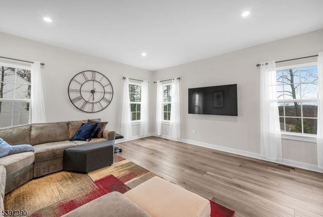 16 Esposito Ln, Roxbury Twp., NJ 07850