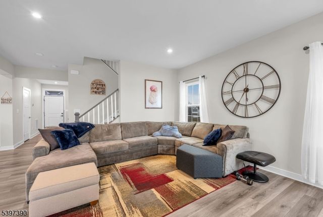 16 Esposito Ln, Roxbury Twp., NJ 07850