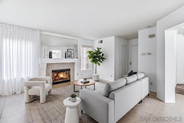 1979 Spanish Oak Way, Vista, CA 92081