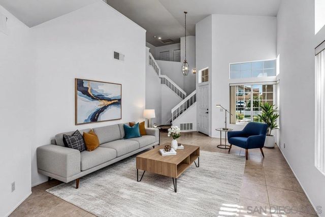 1979 Spanish Oak Way, Vista, CA 92081