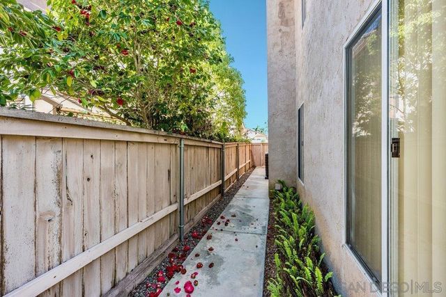 1979 Spanish Oak Way, Vista, CA 92081