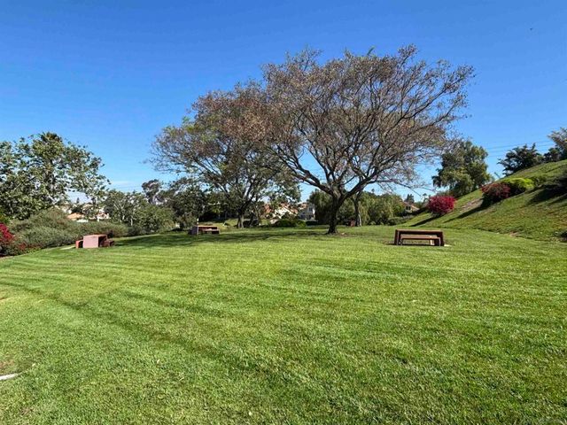 1979 Spanish Oak Way, Vista, CA 92081