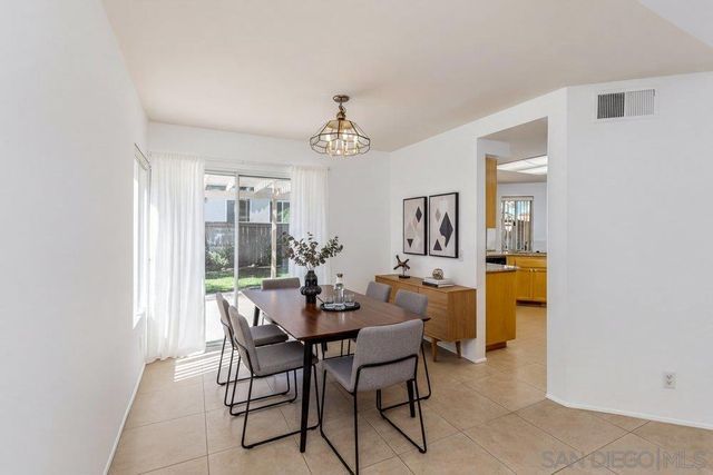 1979 Spanish Oak Way, Vista, CA 92081