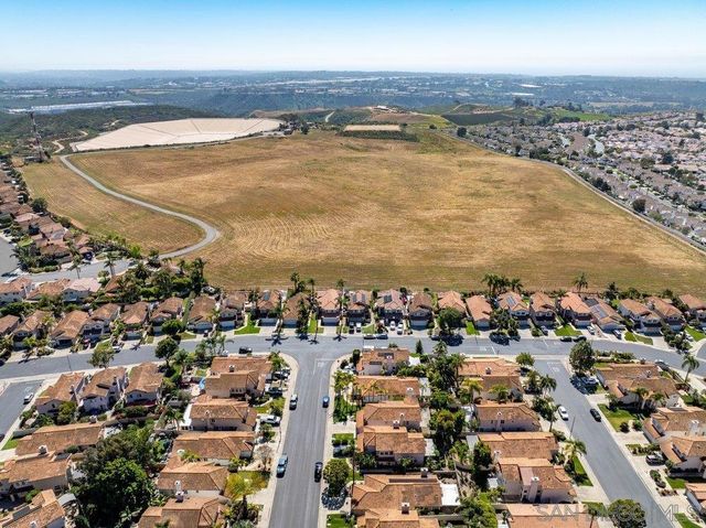 1979 Spanish Oak Way, Vista, CA 92081