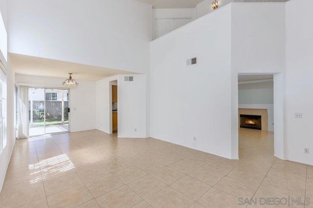 1979 Spanish Oak Way, Vista, CA 92081