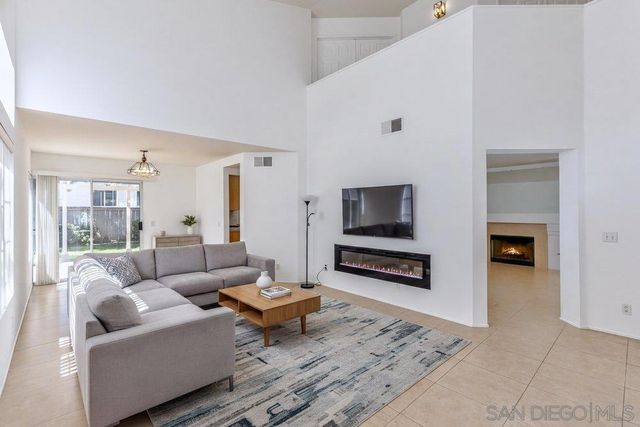 1979 Spanish Oak Way, Vista, CA 92081