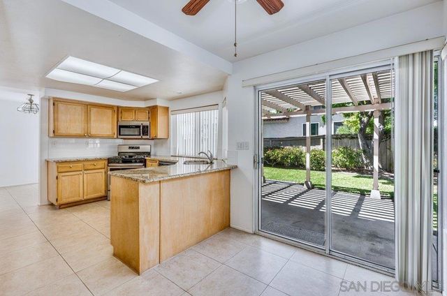 1979 Spanish Oak Way, Vista, CA 92081