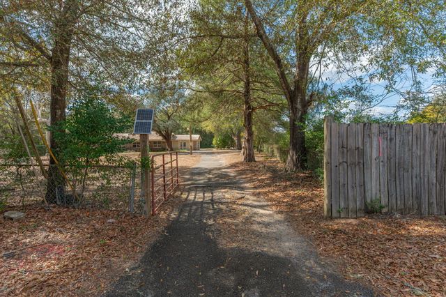 3174 Earl Kennedy Road, Crestview, FL 32539