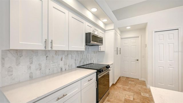6935 RIVERSEDGE STREET CIRCLE, Bradenton, FL 34202