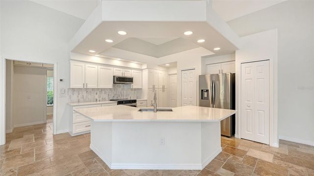 6935 RIVERSEDGE STREET CIRCLE, Bradenton, FL 34202