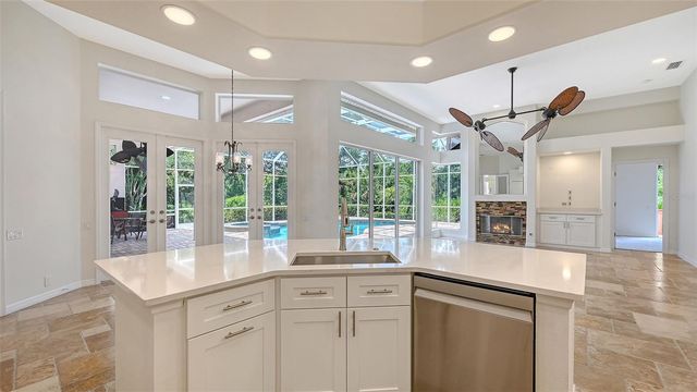 6935 RIVERSEDGE STREET CIRCLE, Bradenton, FL 34202