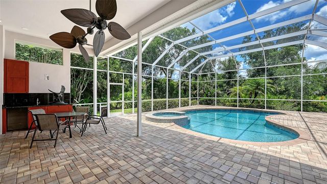 6935 RIVERSEDGE STREET CIRCLE, Bradenton, FL 34202