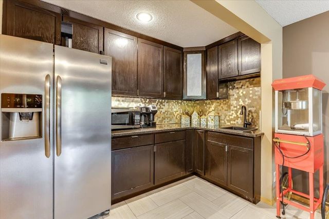 1309 S Summit Cir, Derby, KS 67037