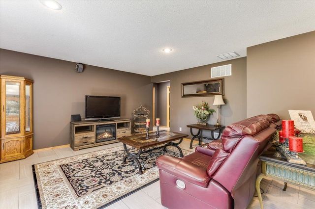 1309 S Summit Cir, Derby, KS 67037