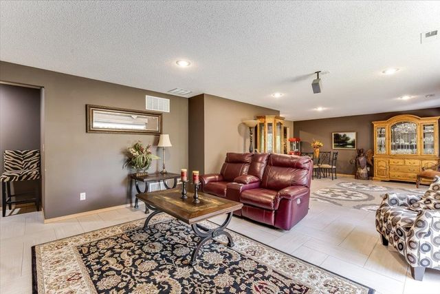 1309 S Summit Cir, Derby, KS 67037