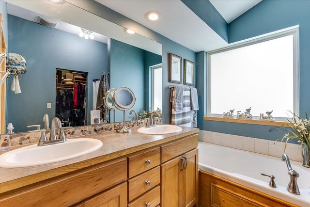 1309 S Summit Cir, Derby, KS 67037