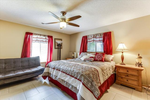 1309 S Summit Cir, Derby, KS 67037