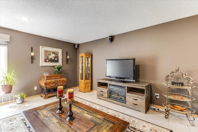 1309 S Summit Cir, Derby, KS 67037