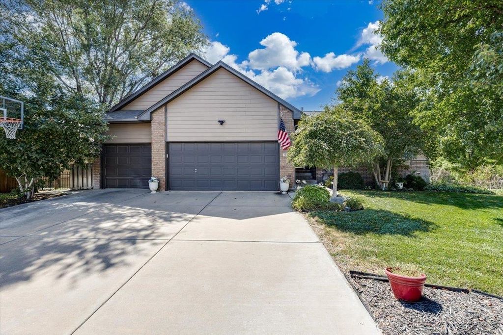 1309 S Summit Cir, Derby, KS 67037