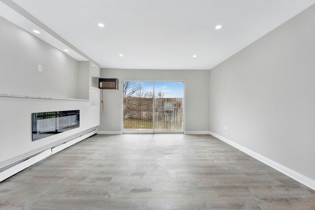 121 W 63rd Street D203, Westmont, IL 60559