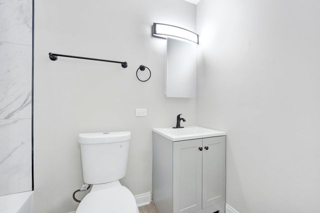 121 W 63rd Street D203, Westmont, IL 60559