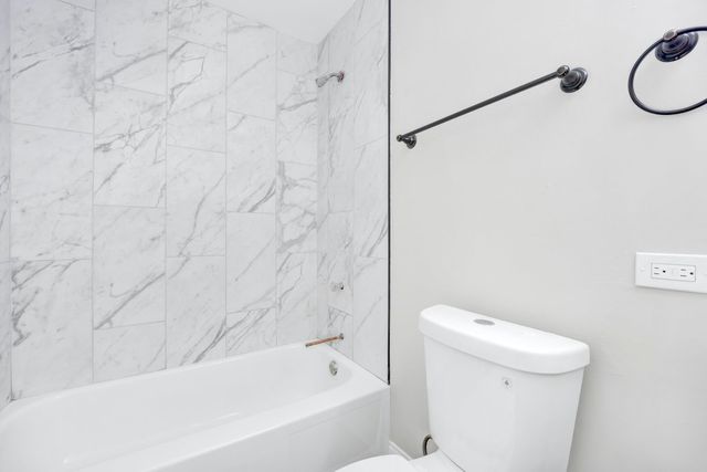 121 W 63rd Street D203, Westmont, IL 60559