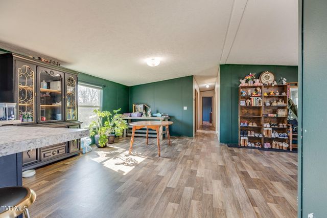 274 Memorial School Lane, Duffield, VA 24244