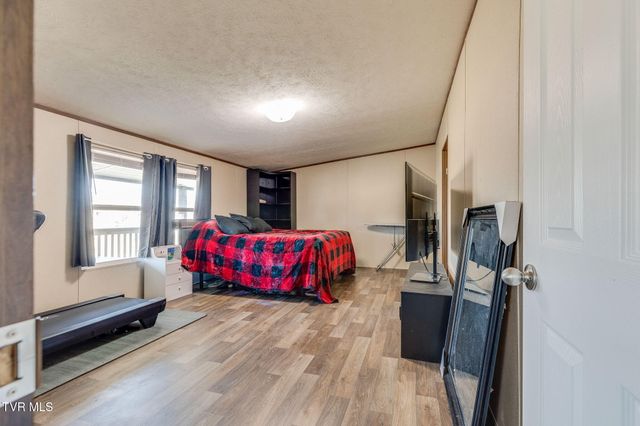 274 Memorial School Lane, Duffield, VA 24244