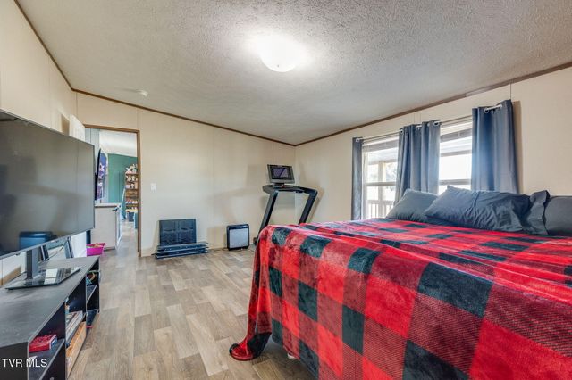 274 Memorial School Lane, Duffield, VA 24244