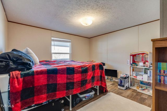 274 Memorial School Lane, Duffield, VA 24244