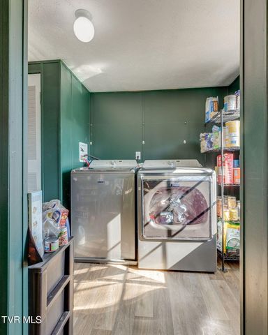 274 Memorial School Lane, Duffield, VA 24244