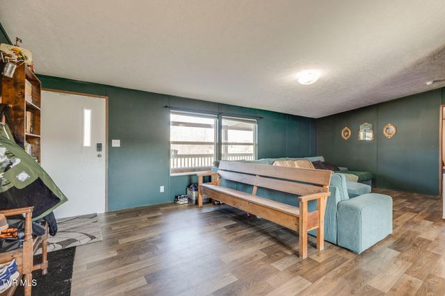 274 Memorial School Lane, Duffield, VA 24244