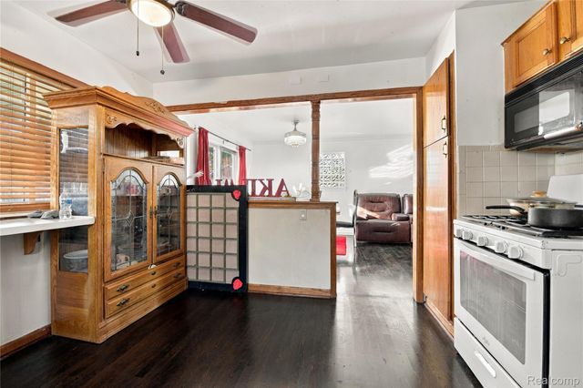29615 Roan Drive, Warren, MI 48093
