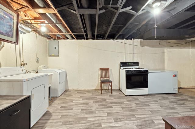 29615 Roan Drive, Warren, MI 48093