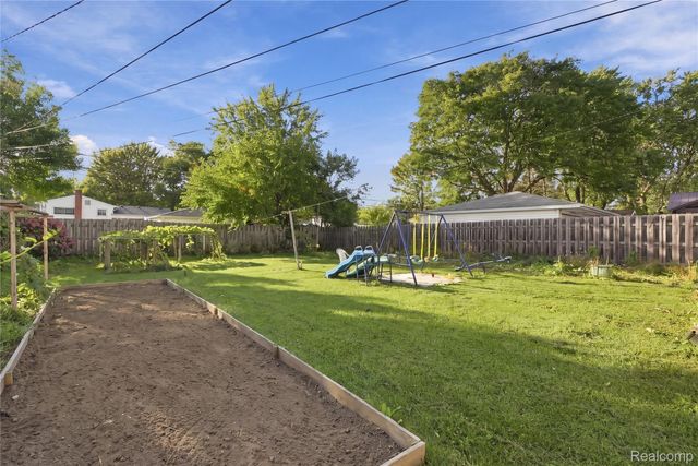 29615 Roan Drive, Warren, MI 48093
