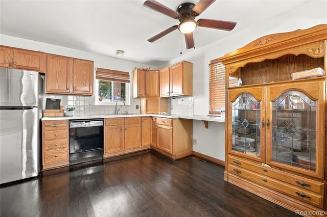 29615 Roan Drive, Warren, MI 48093