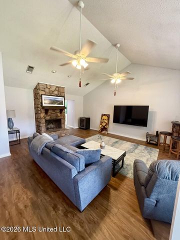 595 Neal Drive, D'iberville, MS 39540