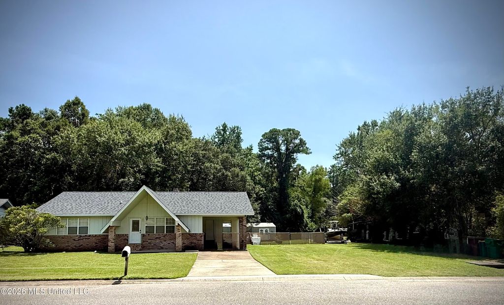 595 Neal Drive, D'iberville, MS 39540