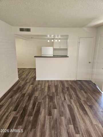 521 E BETHANY HOME Road, Phoenix, AZ 85012