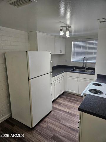 521 E BETHANY HOME Road, Phoenix, AZ 85012