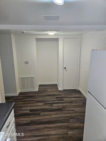 521 E BETHANY HOME Road, Phoenix, AZ 85012