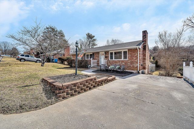 2814 Montvale RD, Roanoke, VA 24015